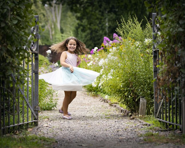 wayside-inn-gardens-child-portrait-sudbury-ma